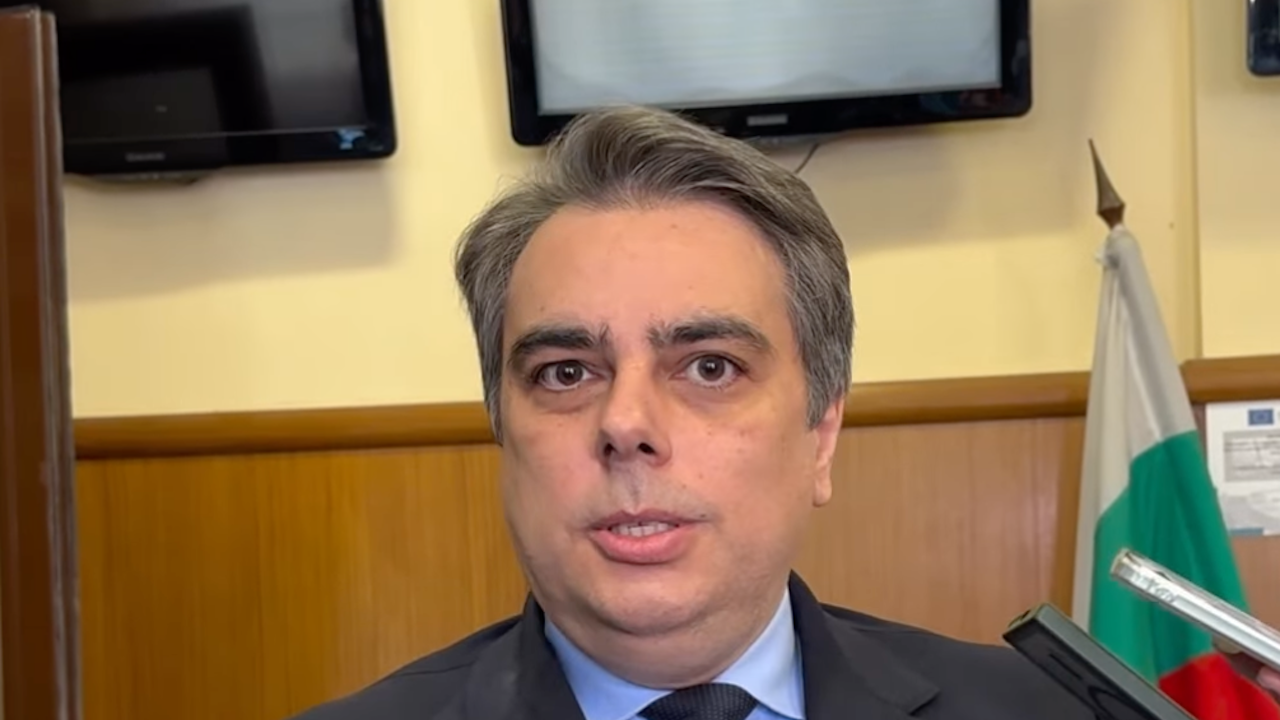 И съдът отказа да разпита Асен Василев. Той: Благомир Коцев е задържан над три месеца заради една крадла