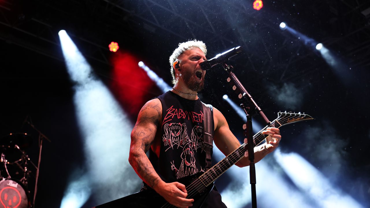 В разговор с Дуейн Джеймс от австралийското издание Wall Of