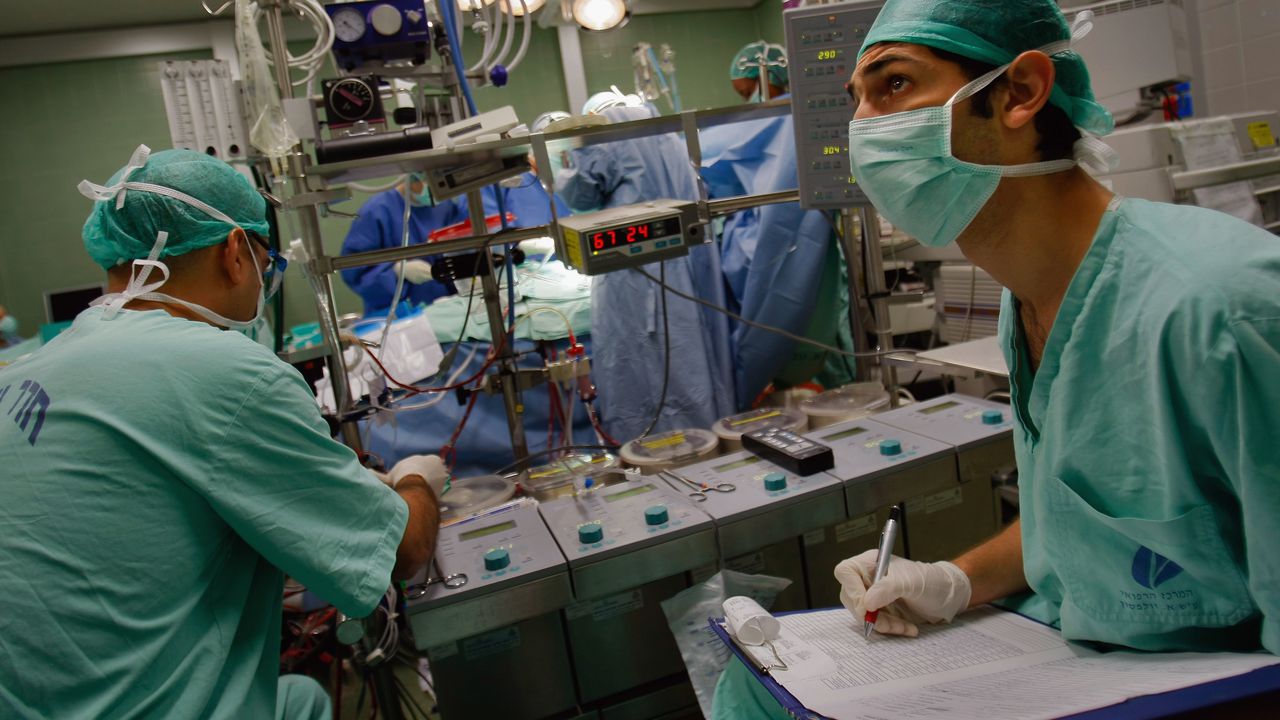 Лекари извадиха играчка от белия дроб на 3-годишно дете