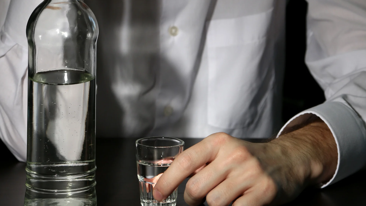 Mъж предложи алкохол на непълнолетни и го арестуваха