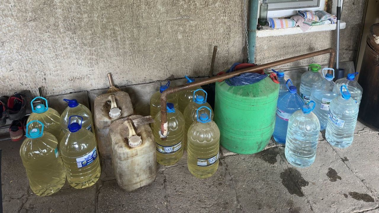 Над четвърт тон алкохол без платен акциз иззеха митнически и полицаи