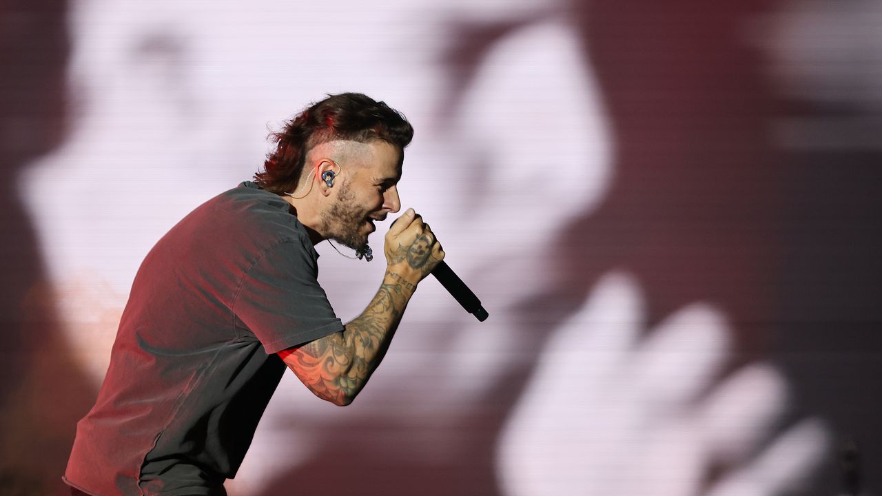 В разговор с Игор Миранда от Rolling Stone Brasil, фронтменът