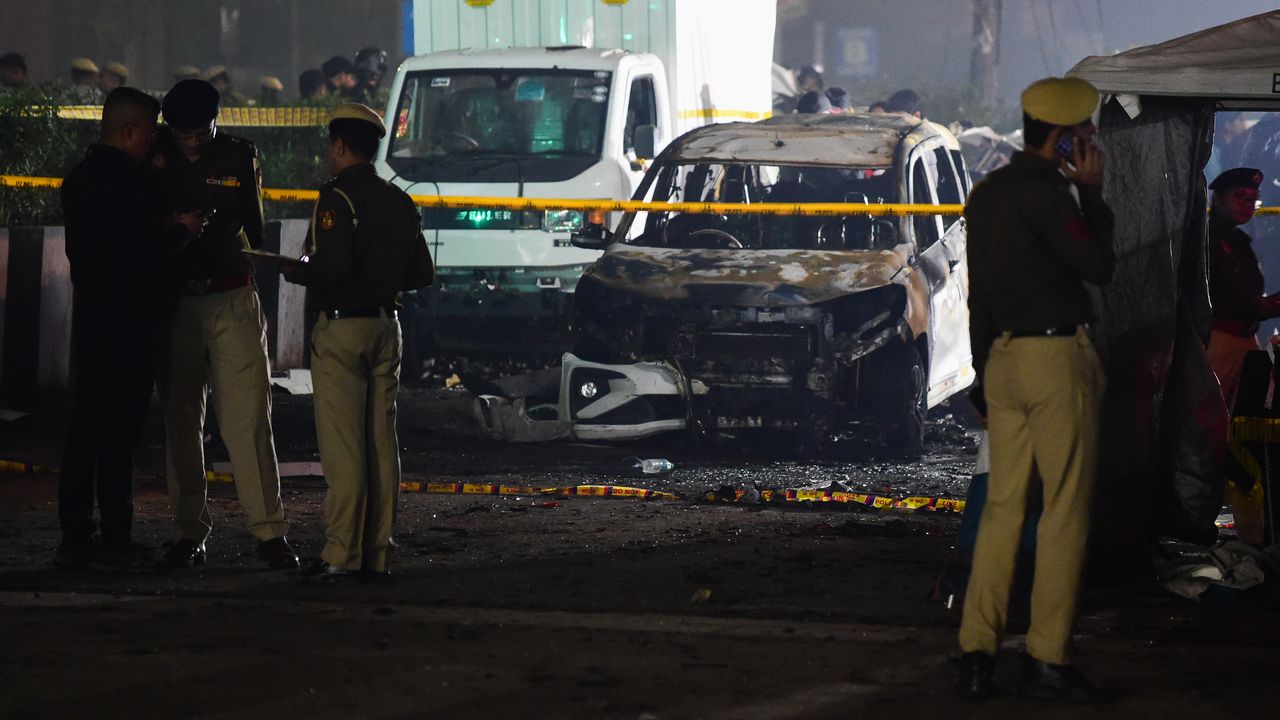 Индия арестува жител на Кашмир, заподозрян във връзка с взрива на кола в Делхи