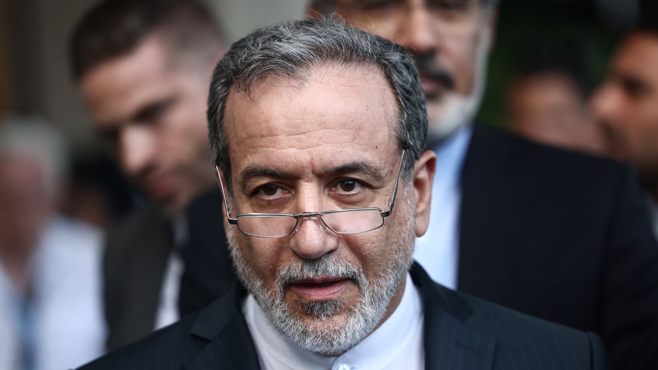 Иран вече не обогатява уран в нито един обект на своя територия, заяви иранският външен министър Абас Арагчи