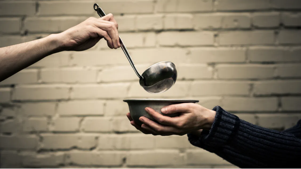 Всеки ден между 11:30 и 14:00 ч. в храм Св.