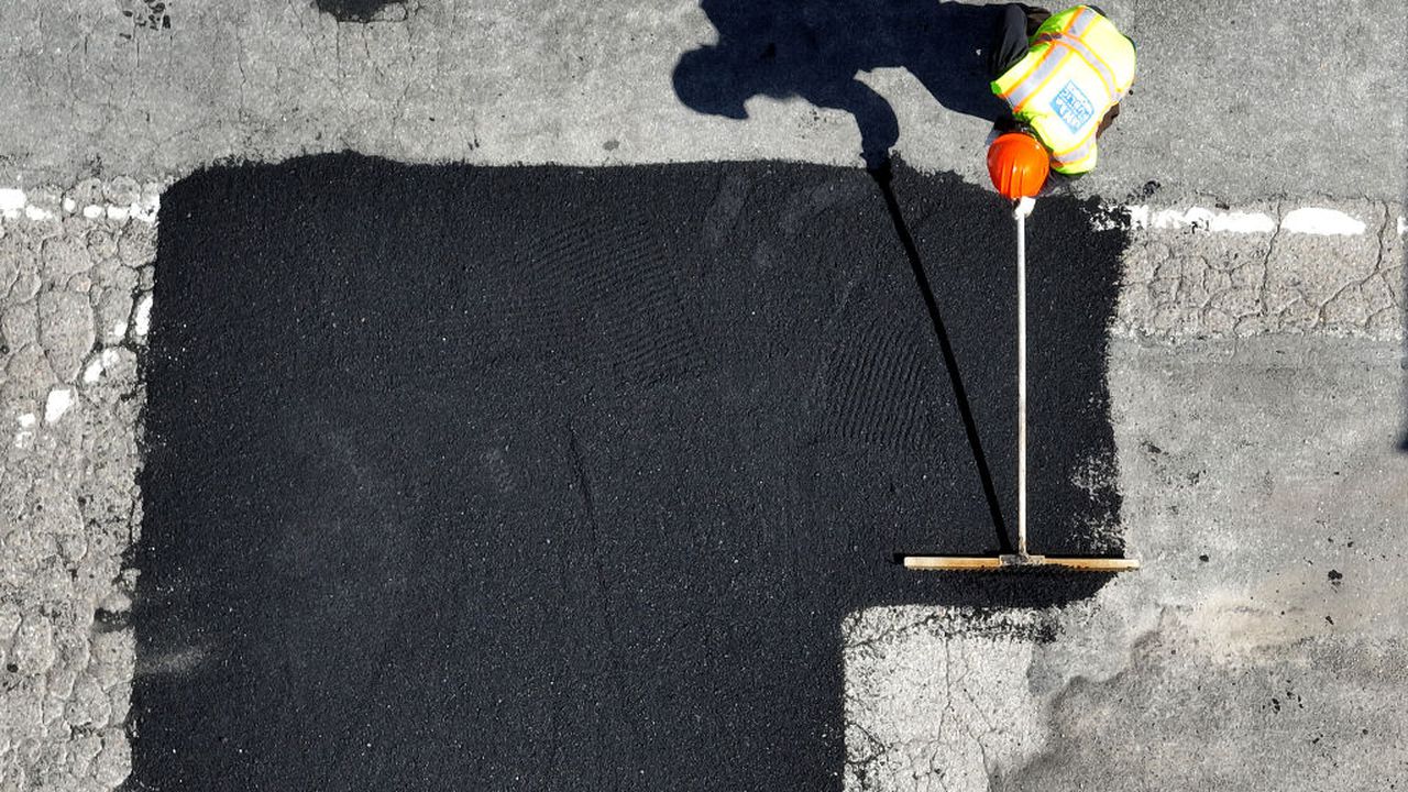 Тя посочи, че ще продължат целенасочени ремонти на малки, особено