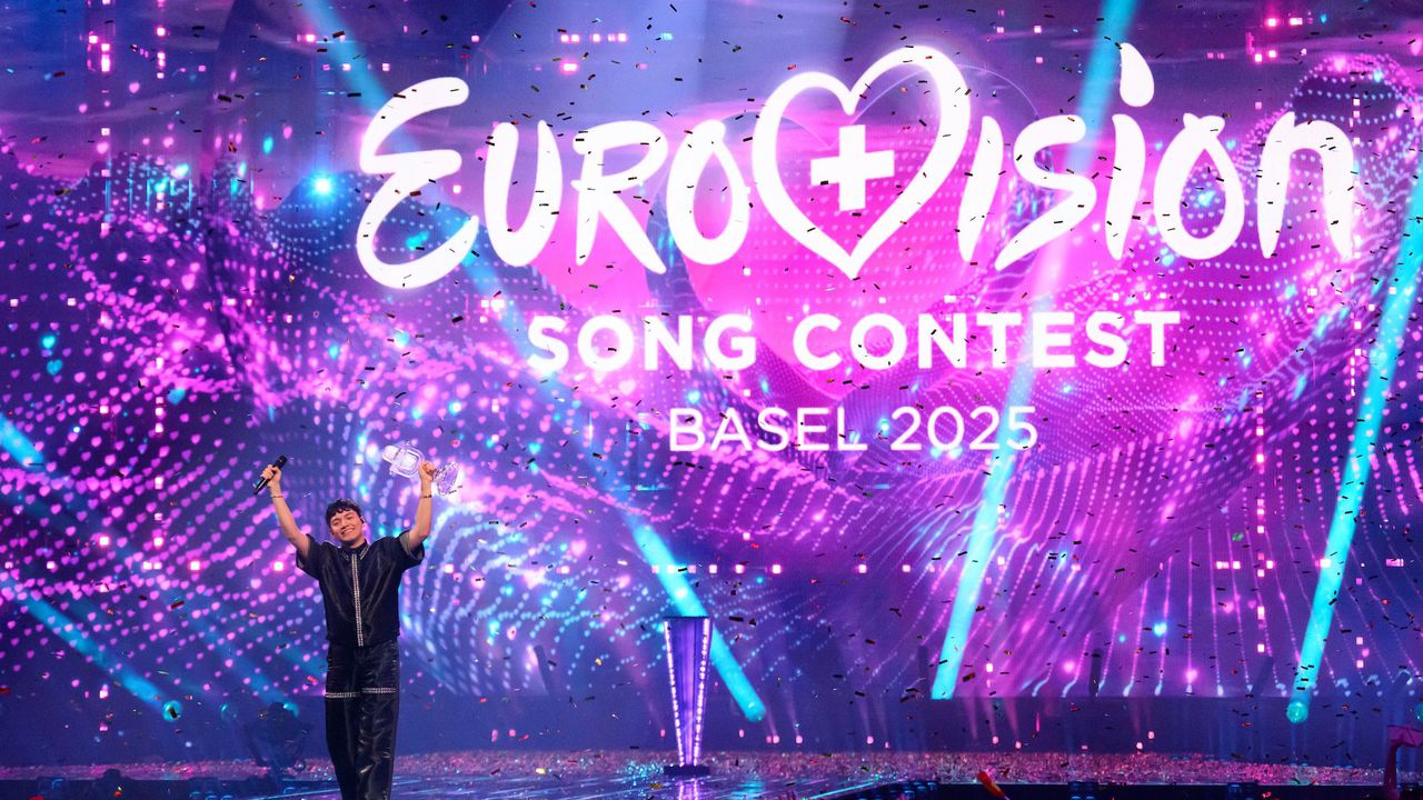 От няколко месеца конкурсът е разтърсван от полемика относно участието