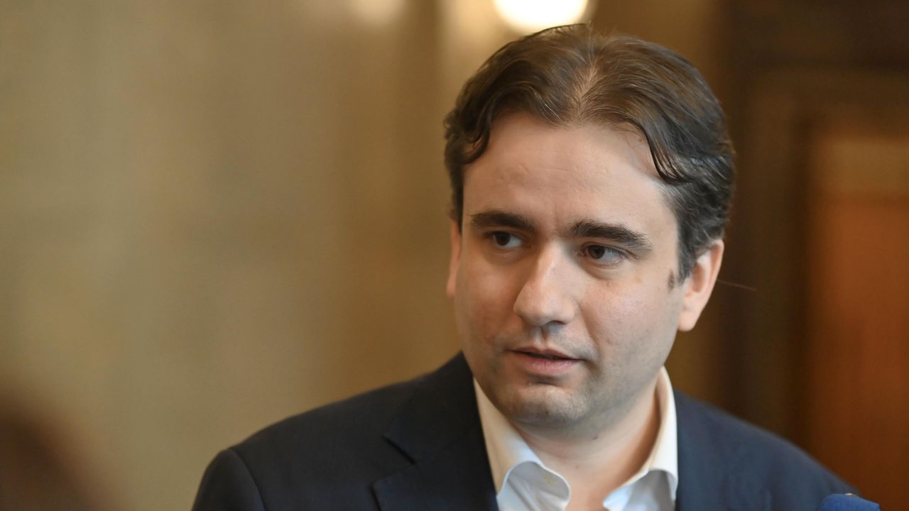 Божидар Божанов: Ще подкрепяме смислени политики, като еврозоната