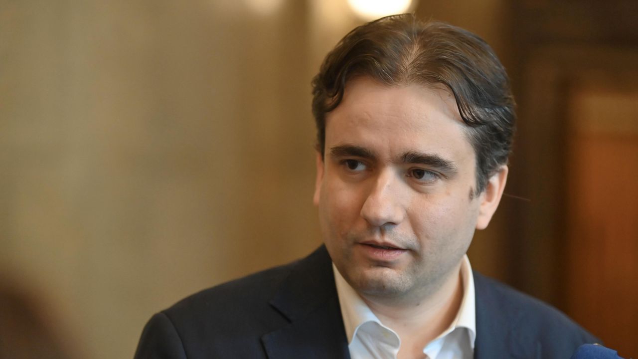 Божанов: Внесохме искане за изслушване на Митов във връзка с разбитата фабрика за цигари в Хасковско