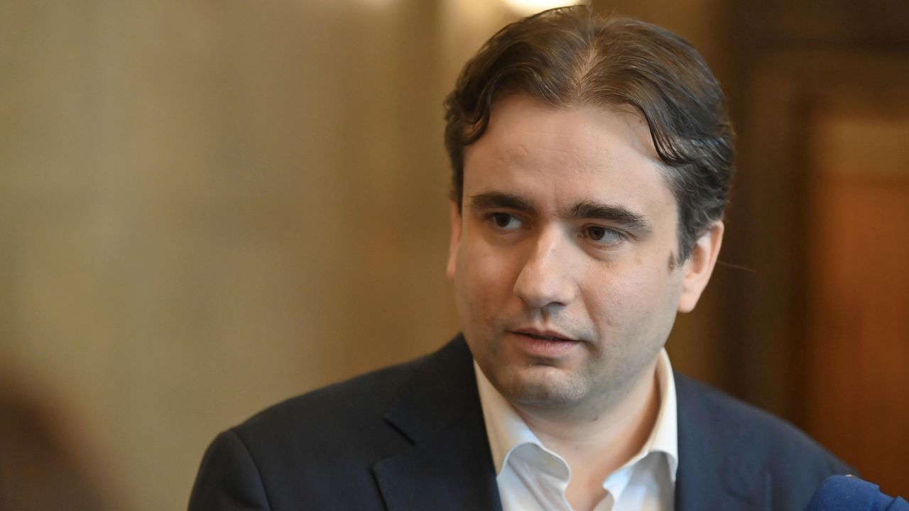 Парламентарна подкрепа за еврозоната има, а прът в колелата по пътя