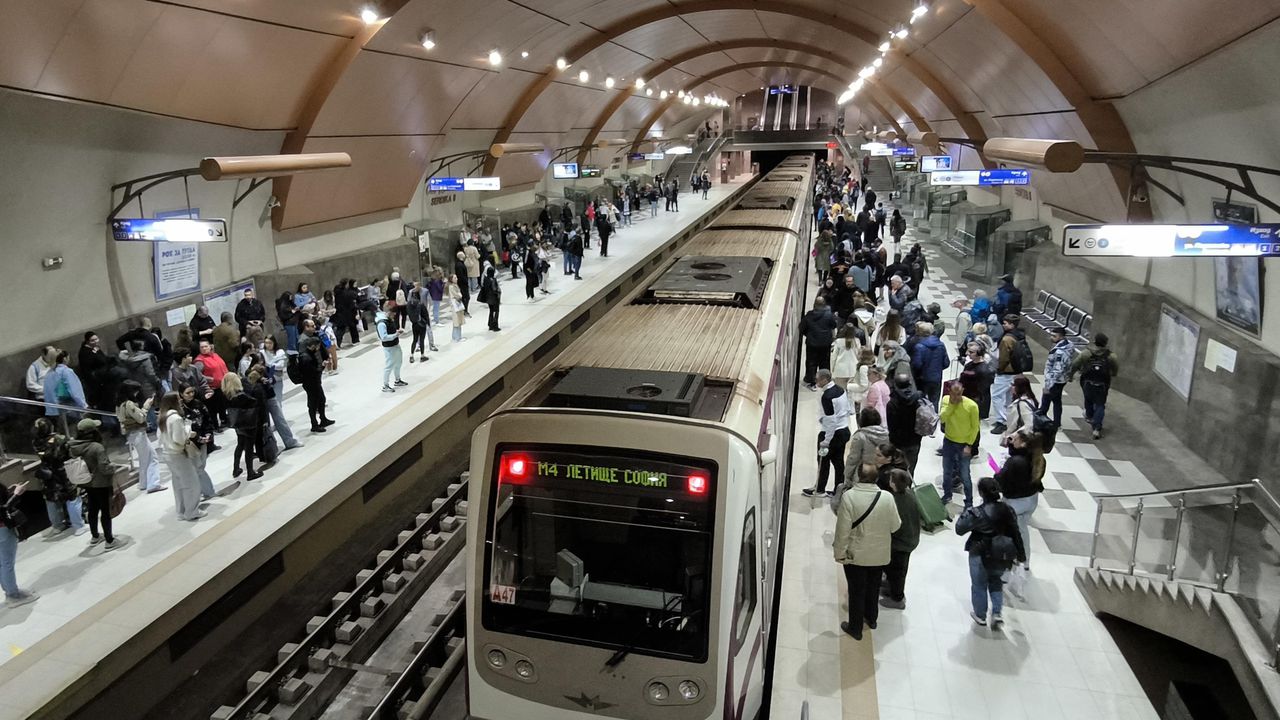 Метрото ще работи утре с удължено работно време на фона на транспортната криза