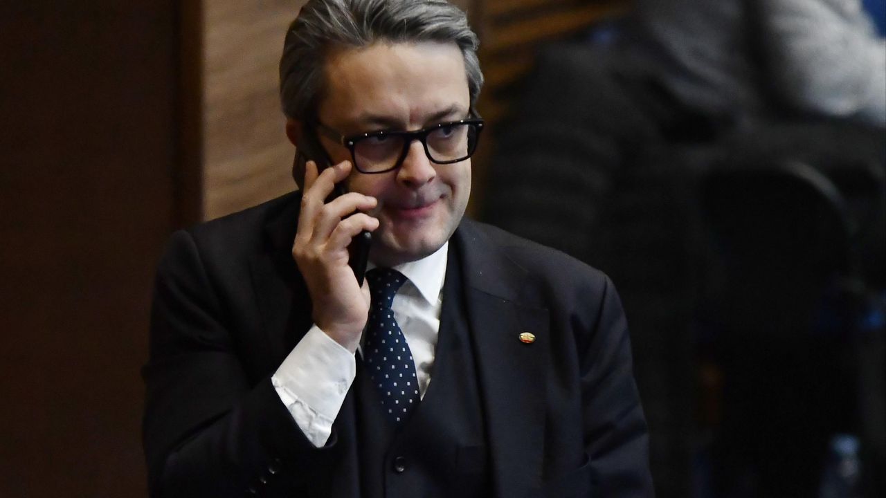 Тома Биков: Президентът е по-лицемерен от „Възраждане“ за еврозоната!