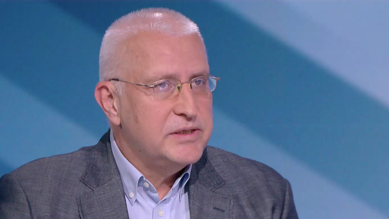 Проф. Малинов: Радев се държи като президент на антиевропейската част от гражданите
