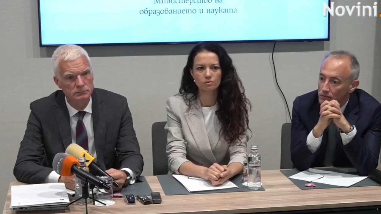 Красимир Вълчев представя доклад на ОИСР за образователната система в България