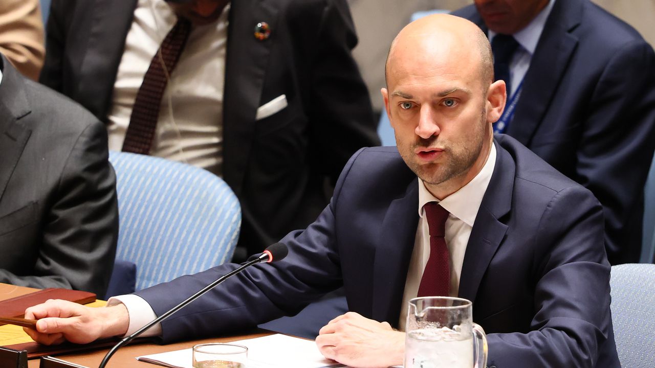 Париж след призива на Москва за мир в Близкия изток: Русия първо да сключи мир с Украйна