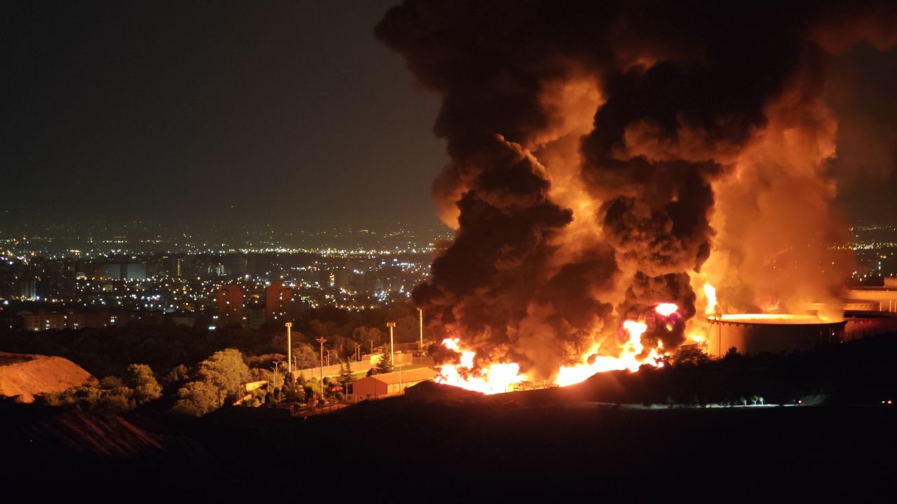 Сили експлозии се чуват в Техеран, предадоха кореспонденти на Франс