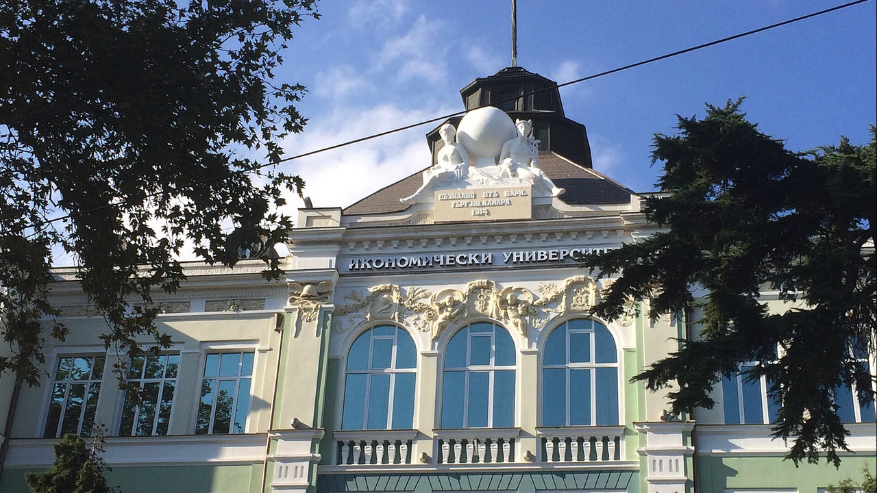 В Икономическия университет във Варна се обучават 415 чуждестранни студенти от 19 държави