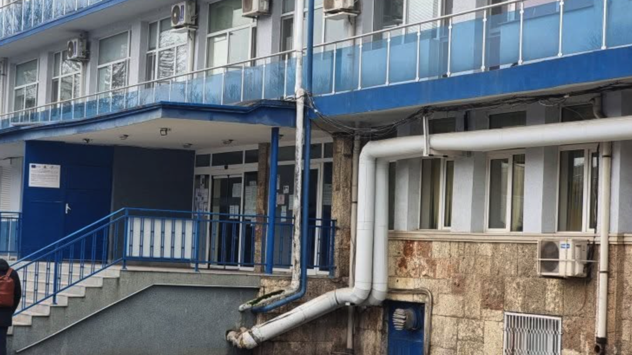 От МБАЛ Св. Анна във съобщиха, че все още не