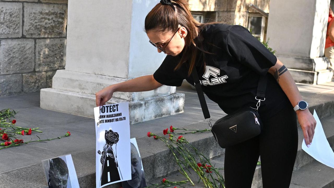 Във Варна протестират с искане за справедливост за трите жертви на катастрофа, станала на 6 юли
