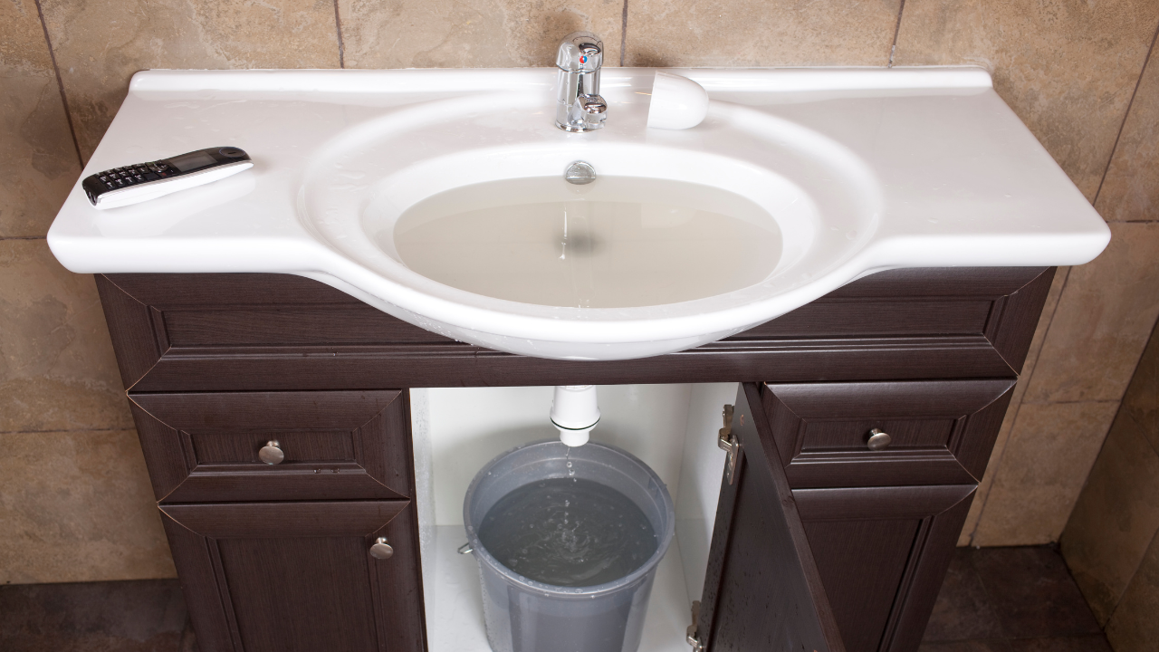 Във връзка с пресвързване на уличен водопровод по ул. Чамкория