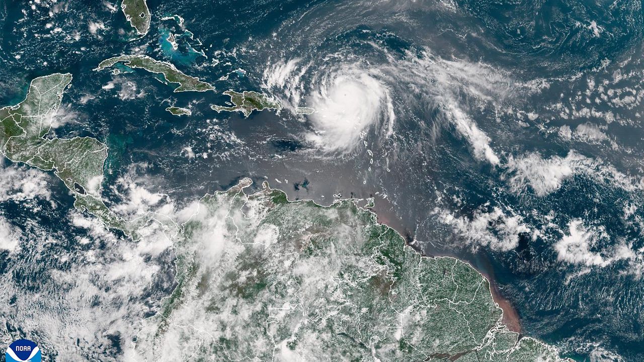 Ураганът "Ерин" идва в Европа, ще окаже влияние на времето в България