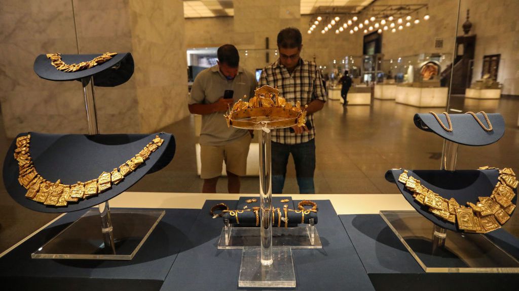 Скъпоценна египетска антична гривна е изчезнала от лаборатория за реставрация