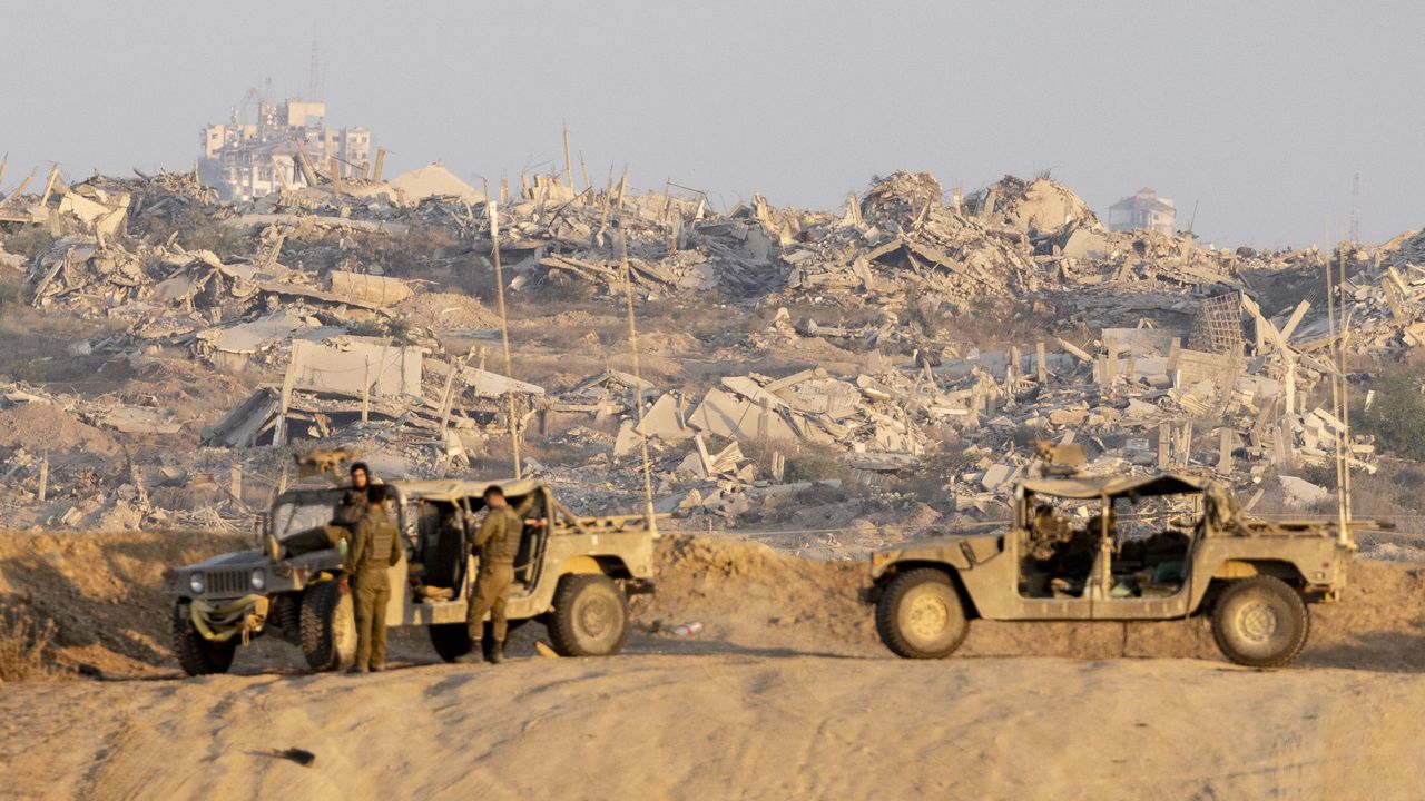 Израелската армия обяви днес, че е нанесла удари по повече