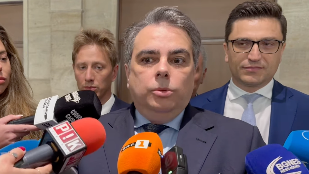 Асен Василев: Има начин да не се вдигнат данъците и осигуровките в бюджета, но виждаме пълен отказ на управляващите да влязат в разговор