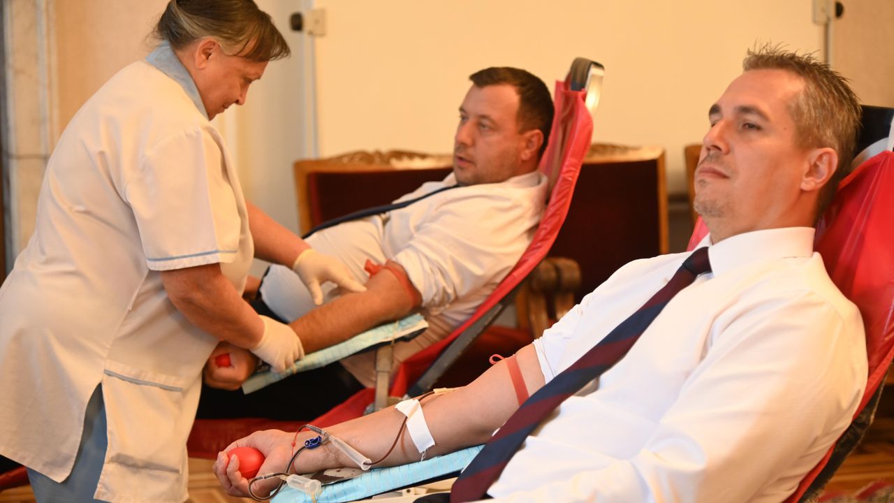 В Деня на София народни представители се включиха в кампания