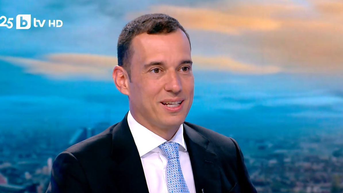 Много често се смята, че ние политиците можем да решим