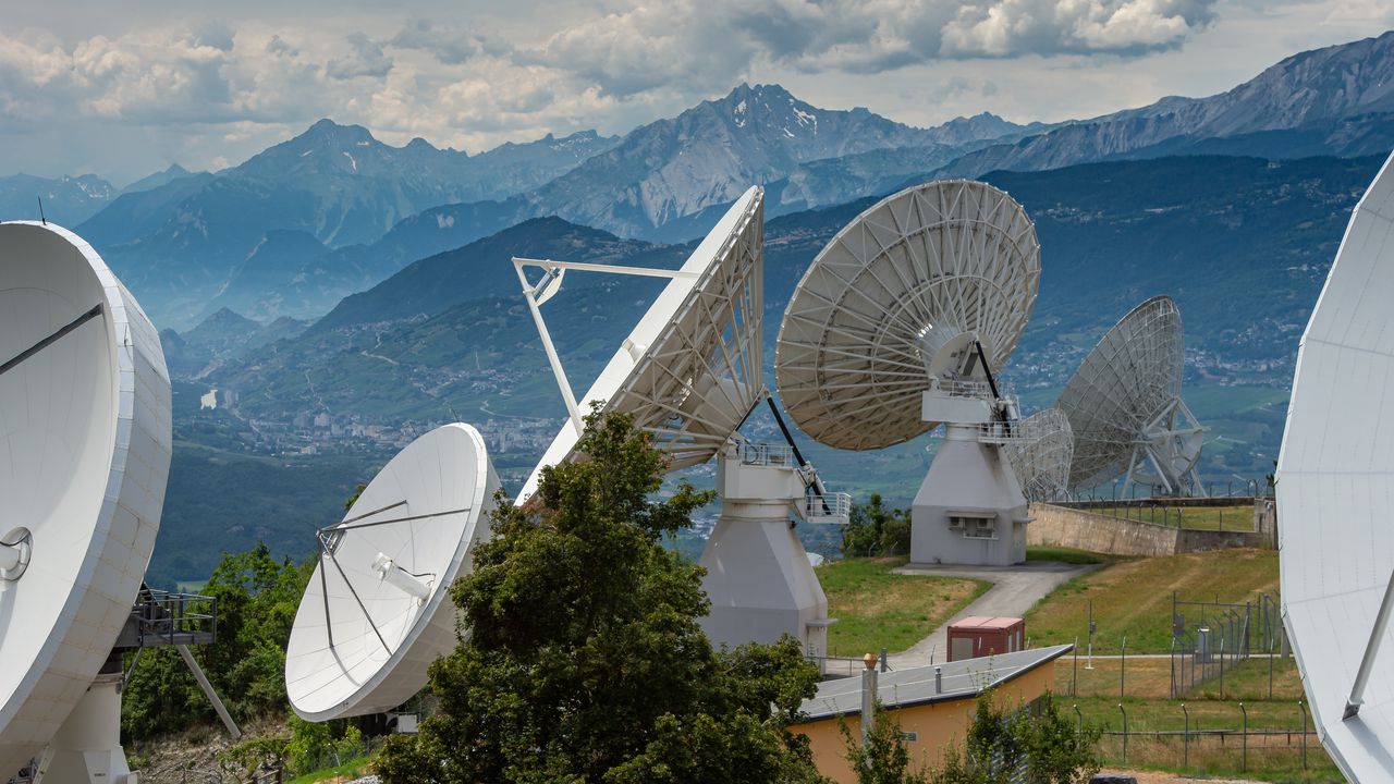 Русия скоро ще създаде конкурент на сателитната интернет услуга Старлинк