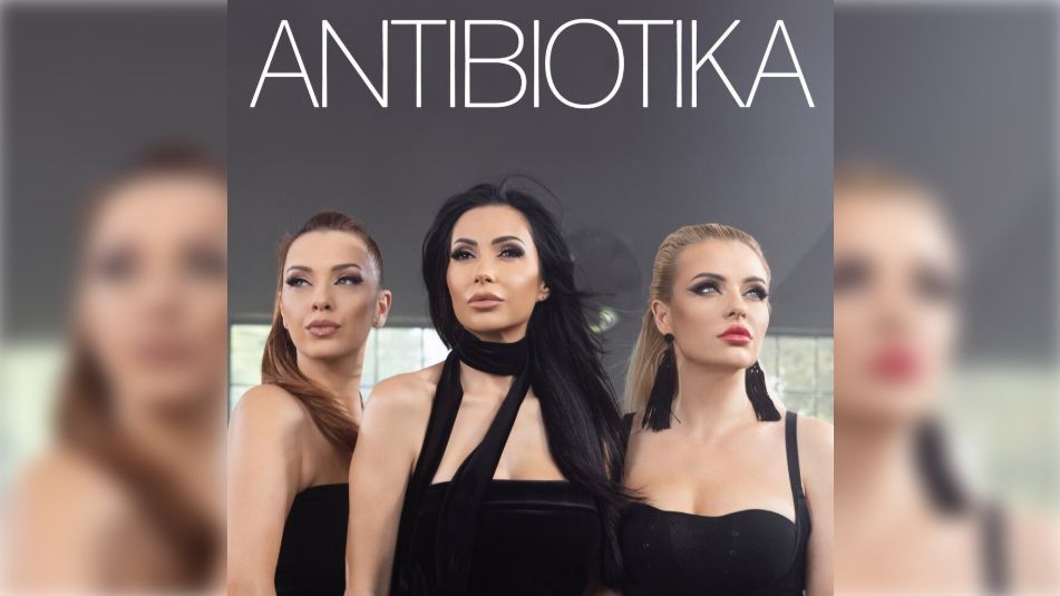 След 14 години тишина, Антибиотика“ – Савина, Ани и Силвия,