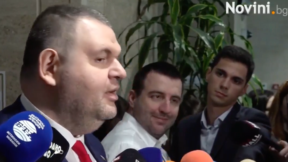 Делян Пеевски: Пачки, пудели, мракобесия ... Край!