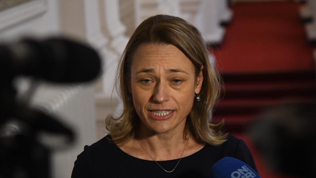 Ива Митева: НС може да се бутне само отвътре, затова всички гледахме Борисов дали ще спаси ГЕРБ