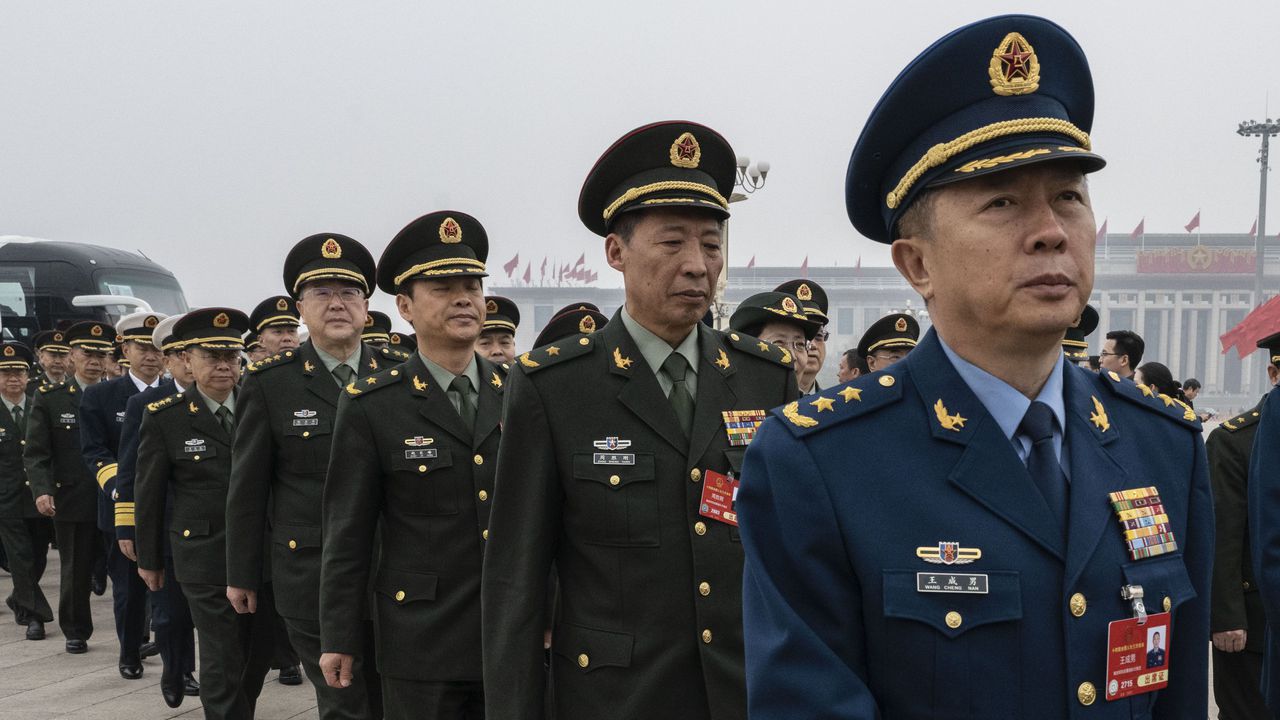 Изключиха висши военни от Китайската комунистическа партия заради корупция