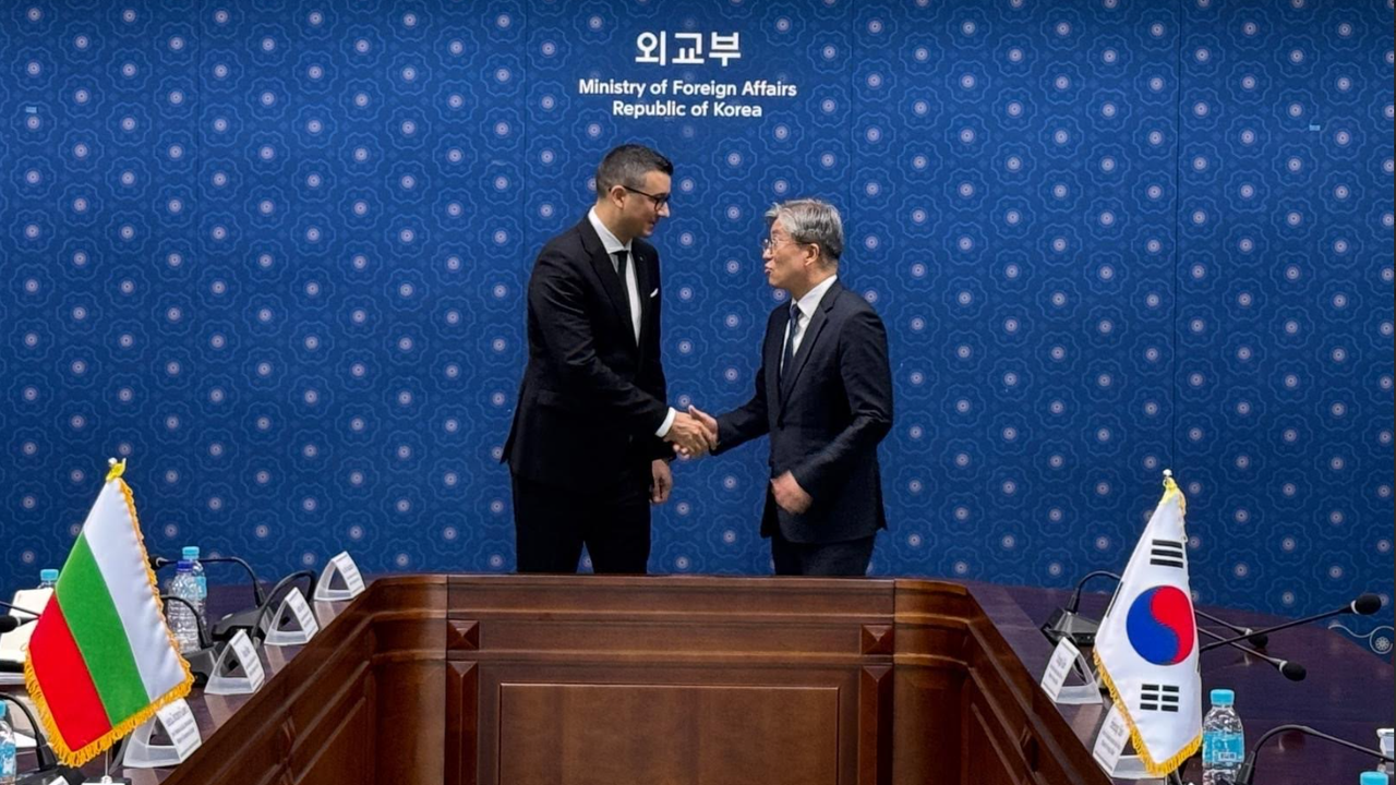 На срещите в корейската столица участваха още посланикът на България