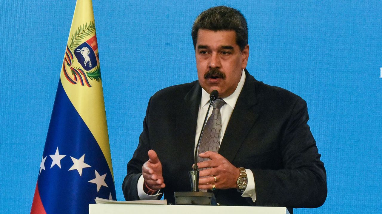 Николас Мадуро бяга в Русия?