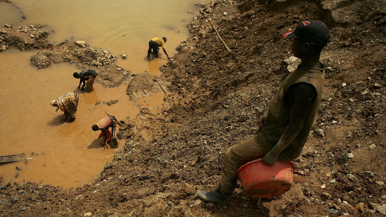 Над 130 души загинаха при два инцидента в мини в ДР Конго