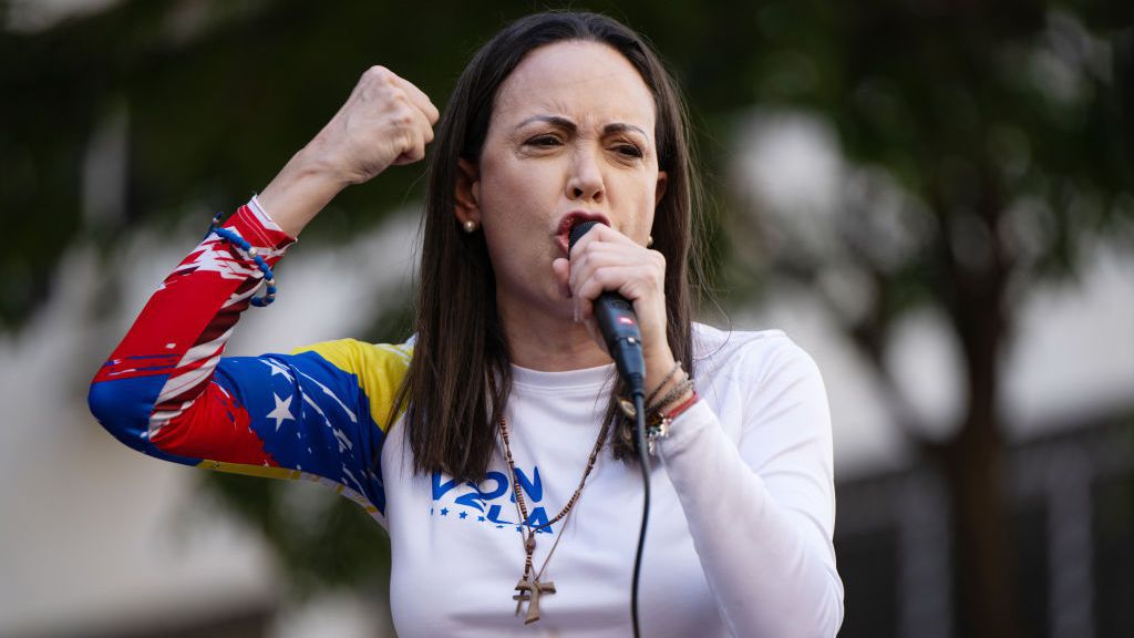 Мачадо с призив към военните във Венецуела: Не слушайте Мадуро, бъдете герои, а не престъпници