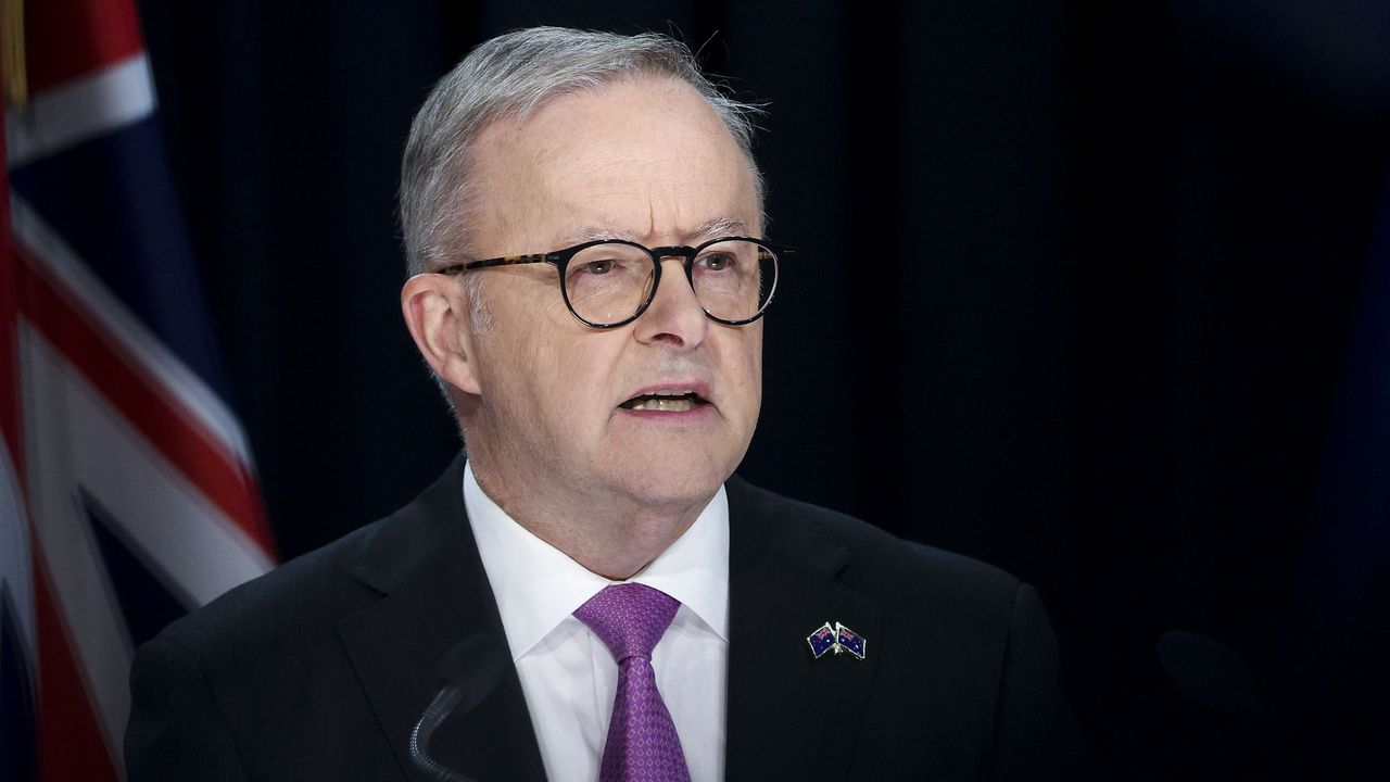 Антъни Албанезе се пробва в TikTok тренд с танц на песен на Тейлър Суифт