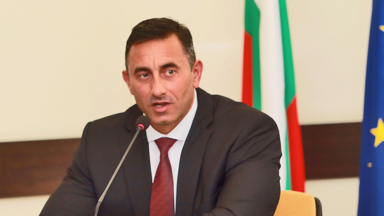 Румен Спецов беше вписан в Търговския регистър като особен управител на "Лукойл"