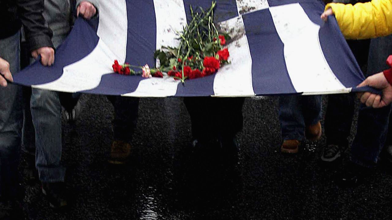 Хиляди почетоха годишнината от въстанието в Атинската политехника