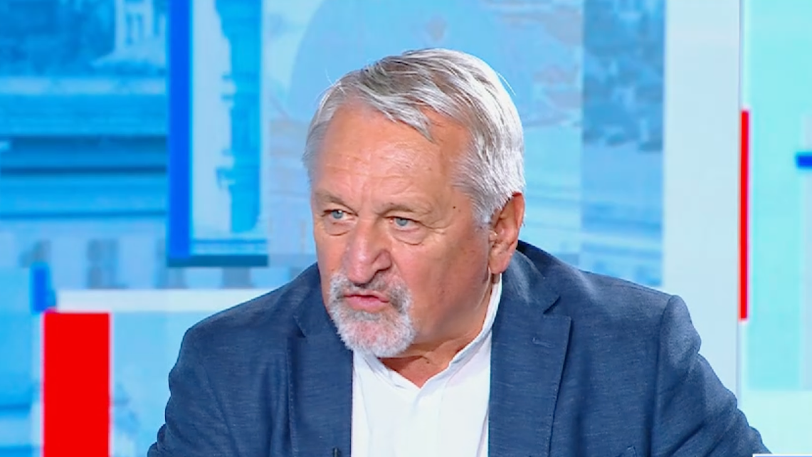 За него представлява интерес отварянето на прословутата черна кутия на