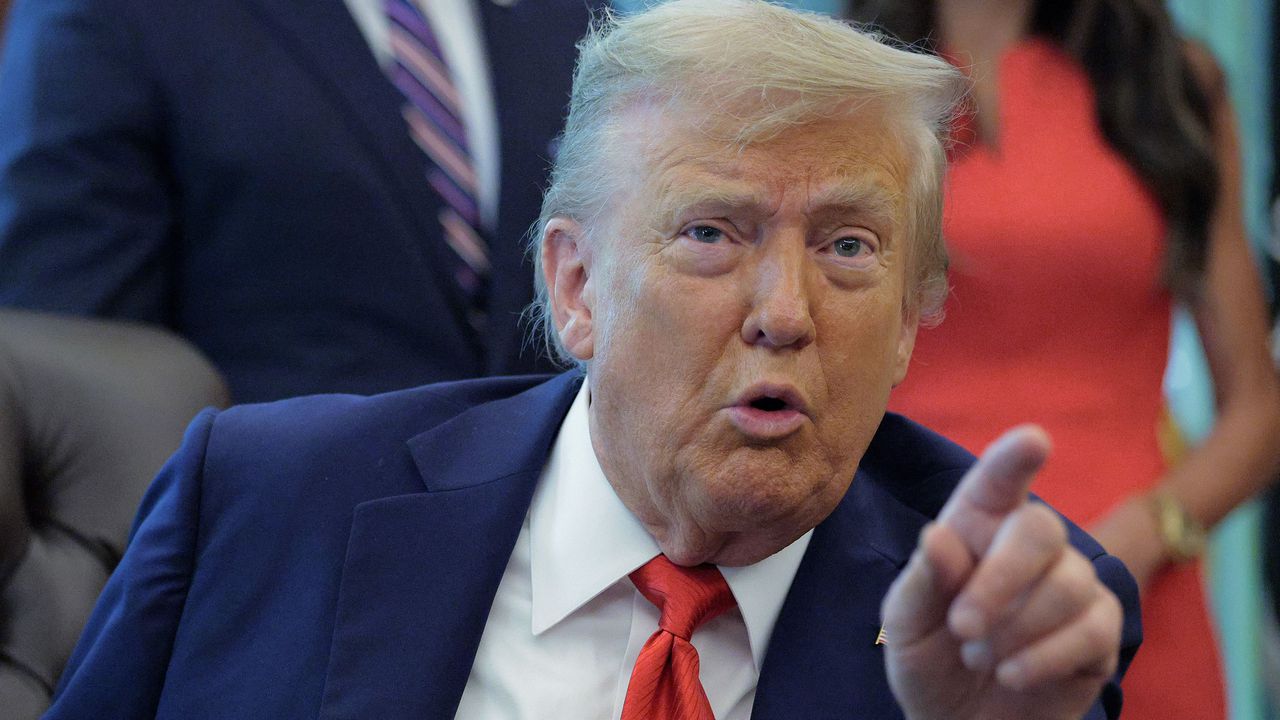 Тръмп отхвърли опасенията на депутатката Грийн, че животът ѝ е в опасност