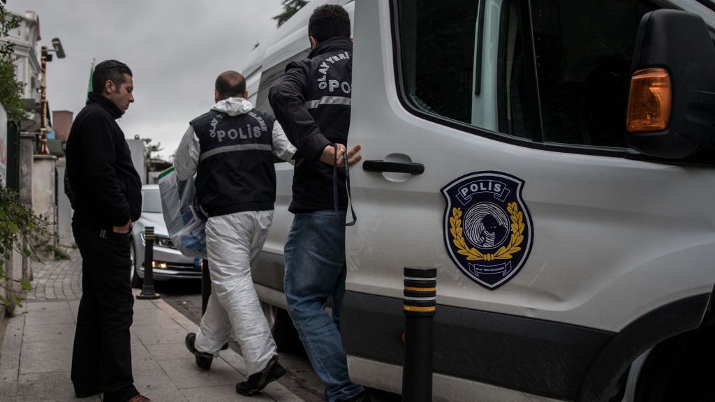 Властите в Турция затвориха хотел и задържаха 11 души след хранително отравяне