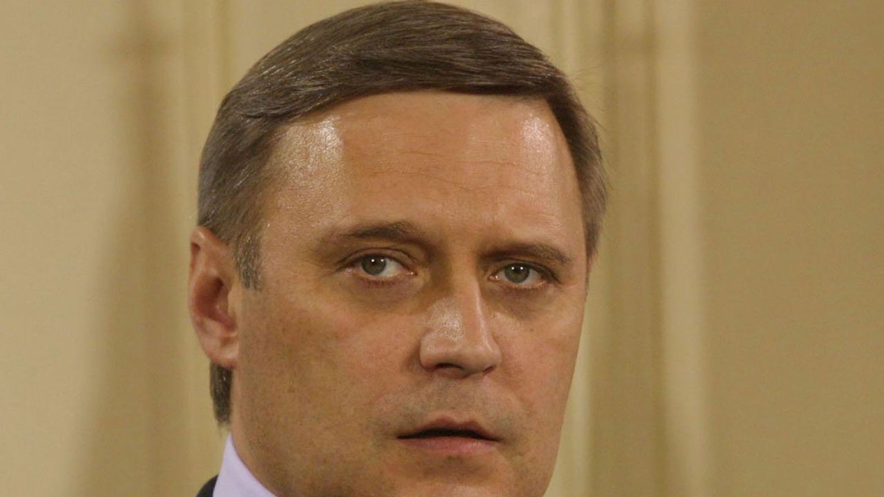 След като напусна поста си, той се превърна в опозиционна