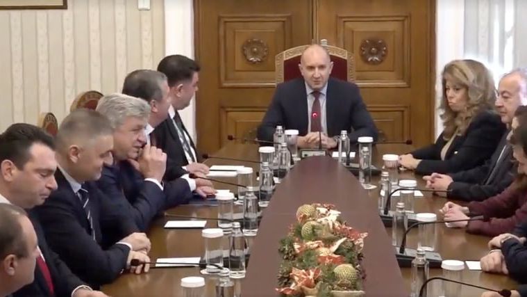 Вашата столетна партия е минала през много по-тежки изпитания и