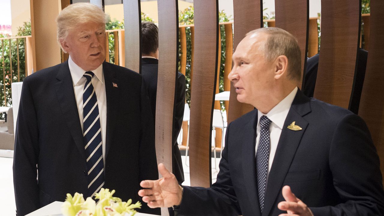 Приключи разговорът между Доналд Тръмп и Владимир Путин