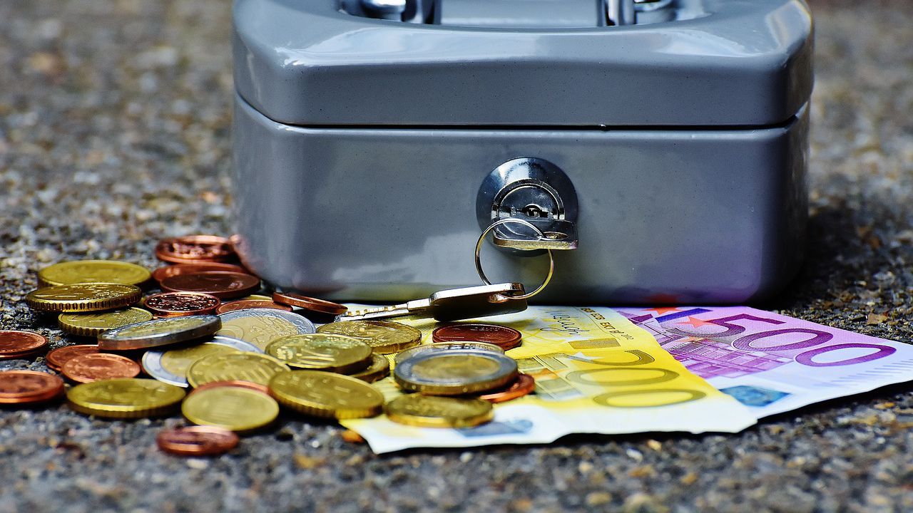 Банките платили авансово данъка си за 2026 г., за да върже правителството бюджета, твърди Владислав Панев