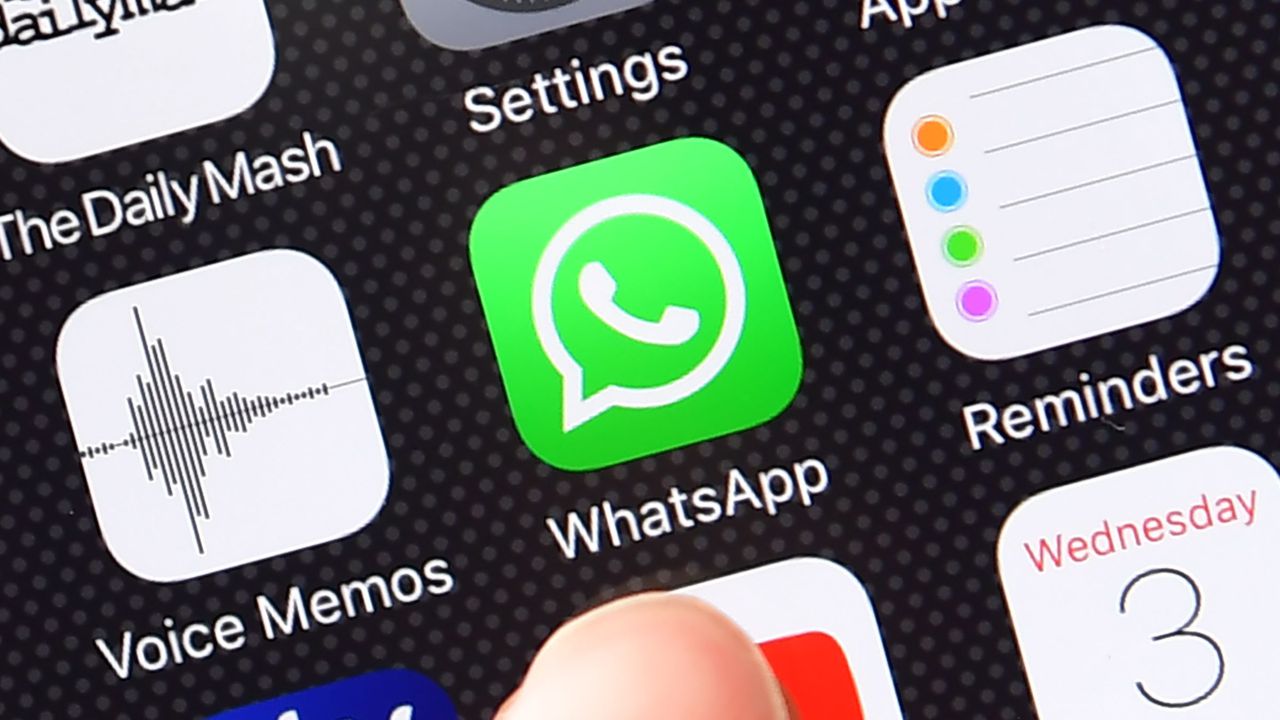 Иран поиска от гражданите си да изтрият приложението WhatsApp от устройствата си